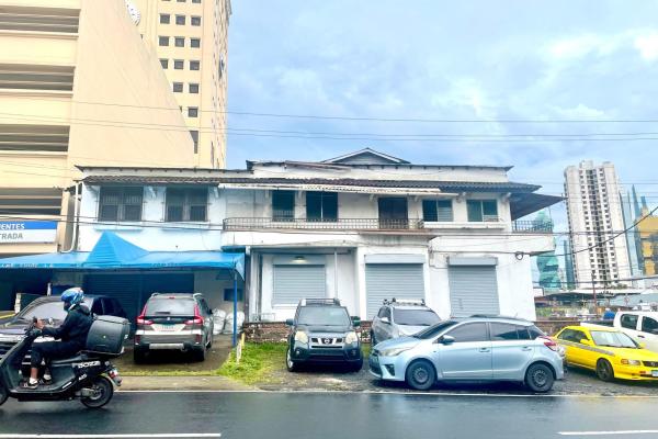Venta de casa comercial en el carmen