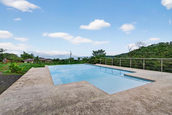 Turnkey ocean-view luxury villa in sea view hills