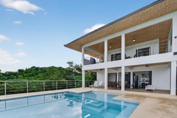 Turnkey ocean-view luxury villa in sea view hills