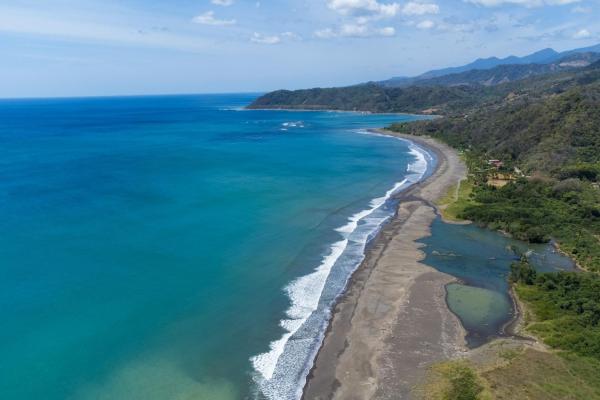 Se vende terreno titulado frente a la playa en cambutal