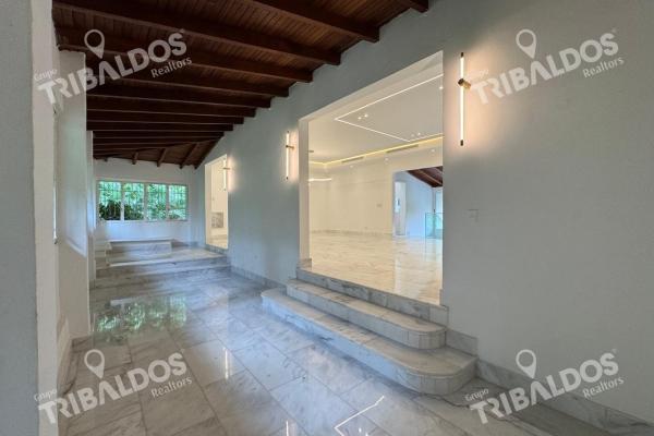 Venta o alquiler de espectacular casa en altos del golf con piscina