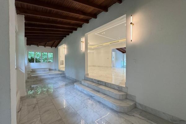 Venta o alquiler de espectacular casa en altos del golf con piscina
