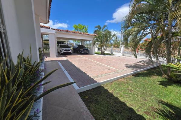 Palmeras del golf 495,000 neg. close to beach and