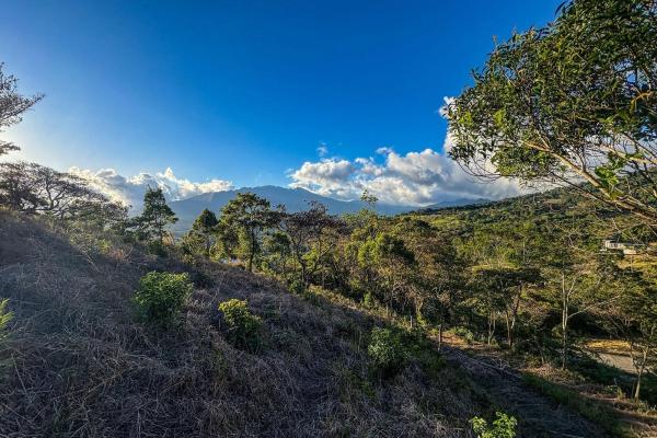 Mountain view lot for sale in jaramillo, boquete