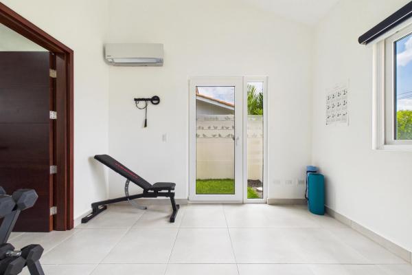 Hermosa casa moderna de 2 dormitorios con piscina