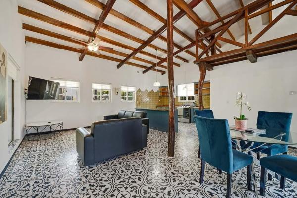 Pedasí home near town and beach