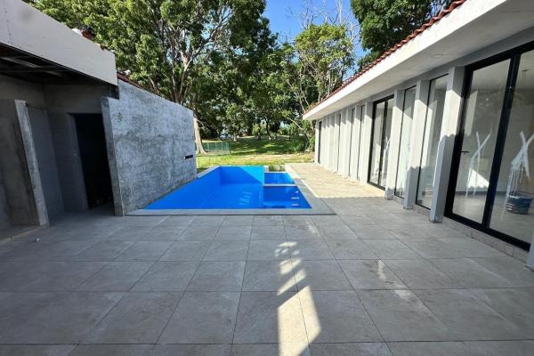 House on coronado beach 396k, access to golf cours