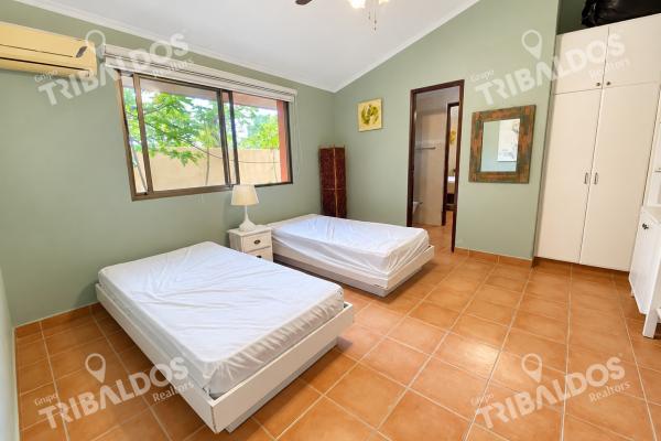 Sale of 5-bedroom house with private pool and garden in coronado