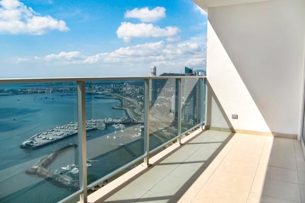 Venta de apartamento en ph waters on the bay, avenida balboa