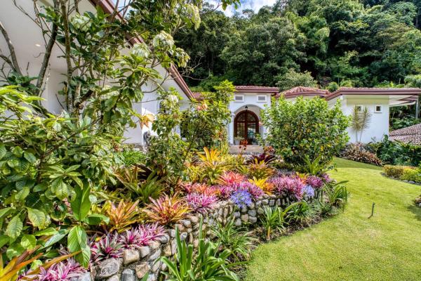 Casa de lujo con jardines en valle escondido boquete