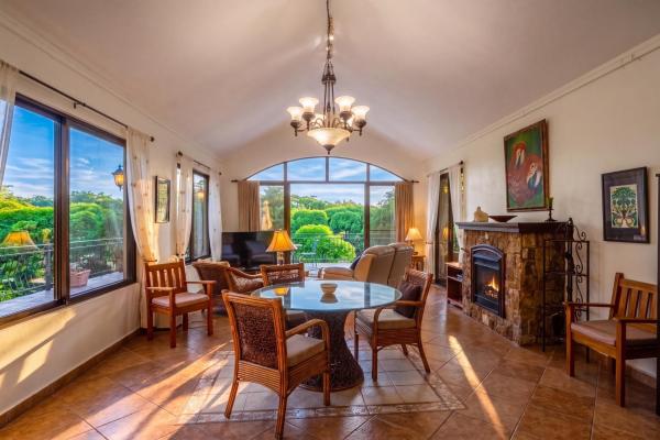 Two villas with 6 bedrooms and mountain views
