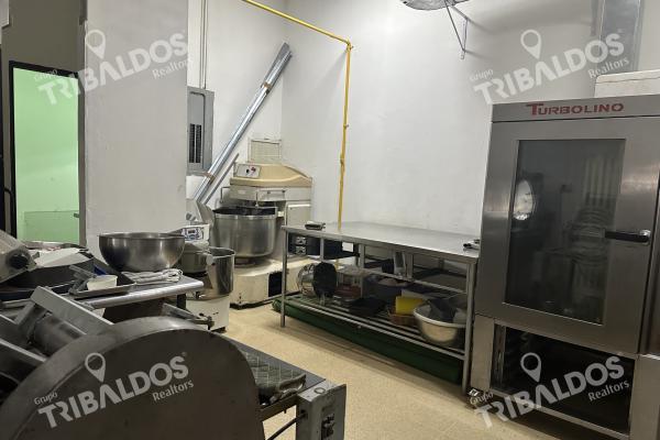 Venta de local comercial rentando en hato pintado a pasos de la 12 de octubre