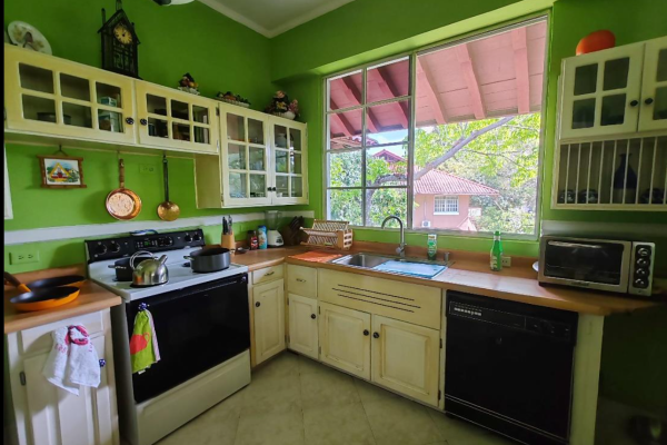 Sale of house in albrook