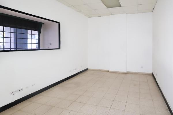 Commercial premises for sale in tumba muerto