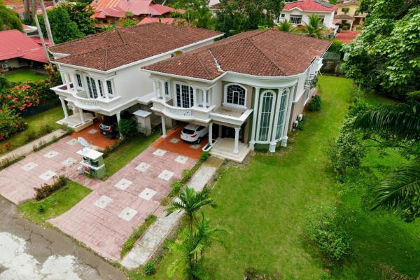 Single family house in llanos de curundu, ancon