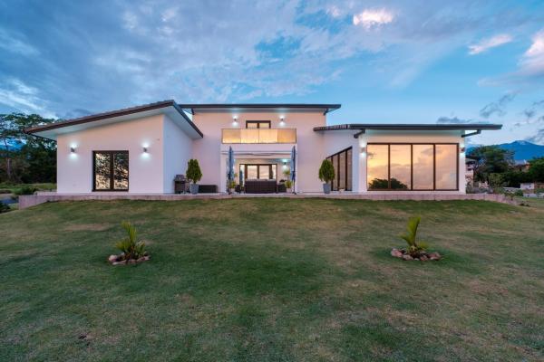 Contemporary home in boquete country club panama