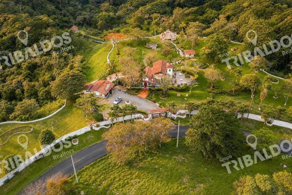 Venta de residencia tipo hacienda con ríos y senderos vía al valle de antón