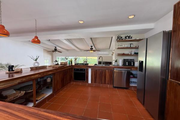 Casa privada con piscina y amplio terreno en coronado