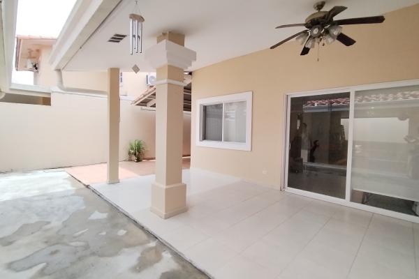 House for sale in villa tivoli, brisas del golf.