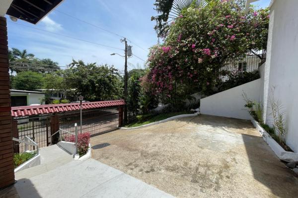 Venta de casa dos pisos con elevador en la loma (hato pintado)
