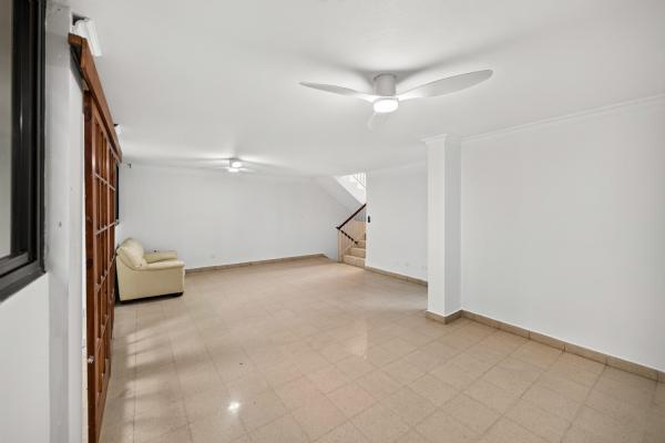 Dúplex de 3 niveles en venta en altos de miraflores, betania, panamá