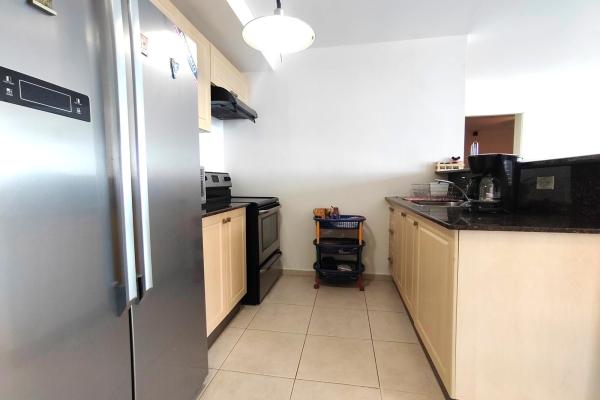 Apartamento con vista al mar y montañas