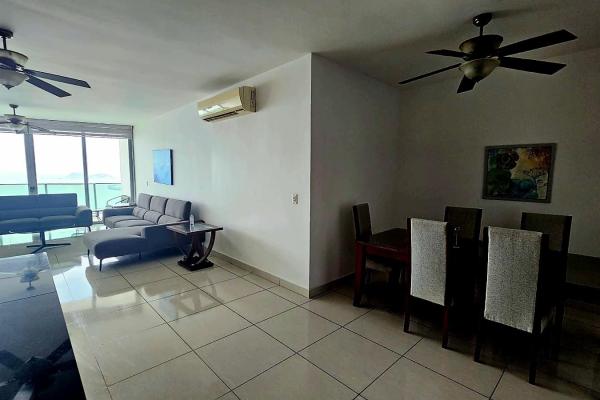 Apartment with sea views in ph allure