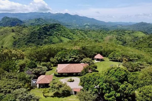 Mountain villa with ocean view