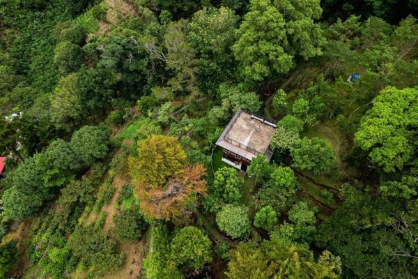 Cabaña con vistas al volcán barú en venta en jaramillo
