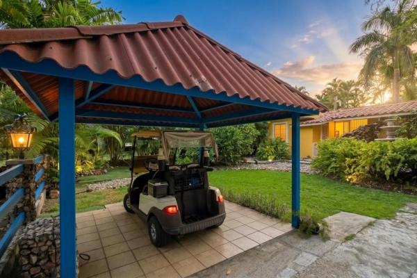 Coronado golf club home with pool