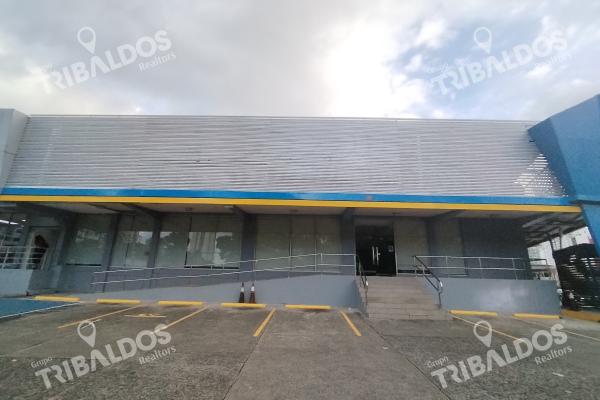 Alquiler local comercial via españa a pocos metros de la ernesto t. lefevre