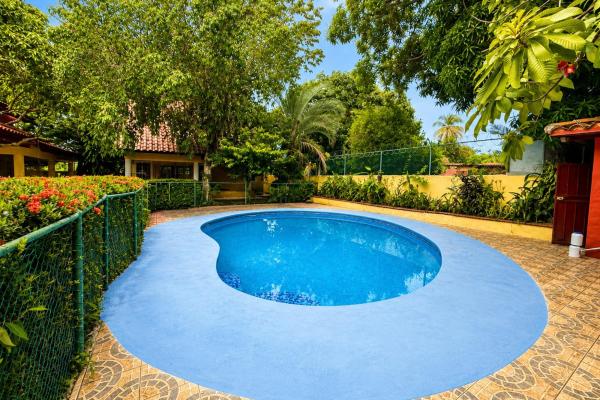 Four modern homes with pool in exclusive coronado