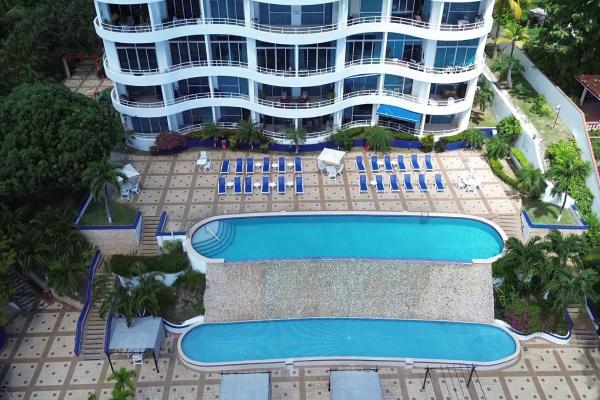Apartamento frente al mar en coronado bay: dos estudios fusionados