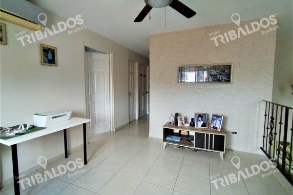 Venta de casa adosada en villa de las azores en villa lucre