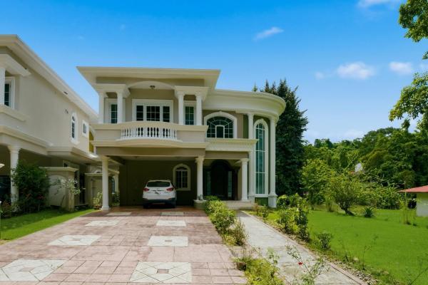 Single family house in llanos de curundu, ancon