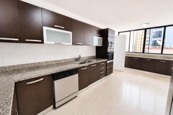 Venta de apartamento con vista al mar en punta paitilla