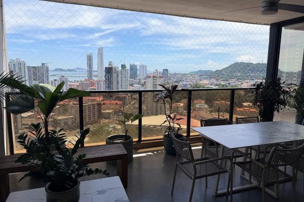 The bay at your feet · 360° · 13th floor la cresta