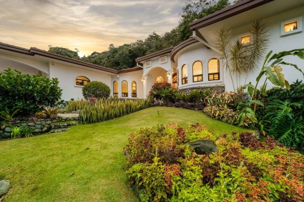 Casa de lujo con jardines en valle escondido boquete