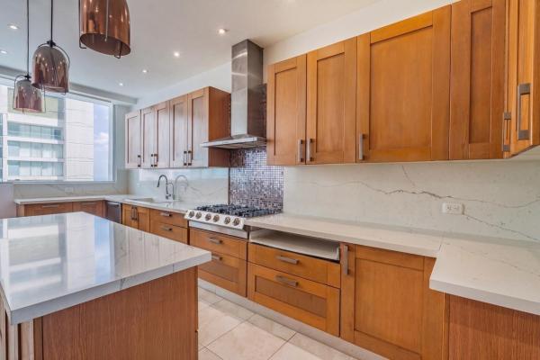Exclusive 3-bedroom apartment with spacious layout