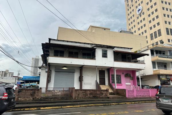 Venta de casa comercial en el carmen