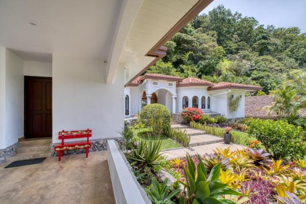 Casa de lujo con jardines en valle escondido boquete