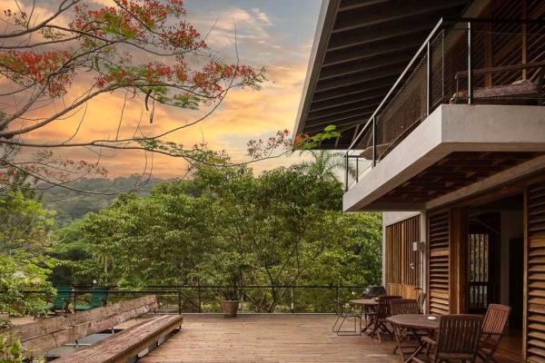 Casa con piscina en la selva tropical panameña en gamboa