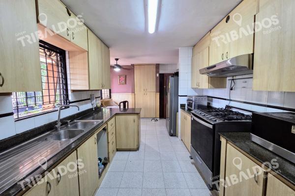 Venta de amplia casa en ph villa de vizcaya, condado del rey