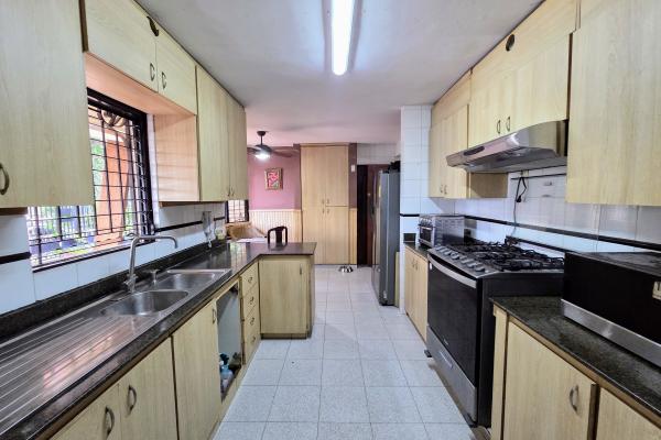 House for sale in condado del rey