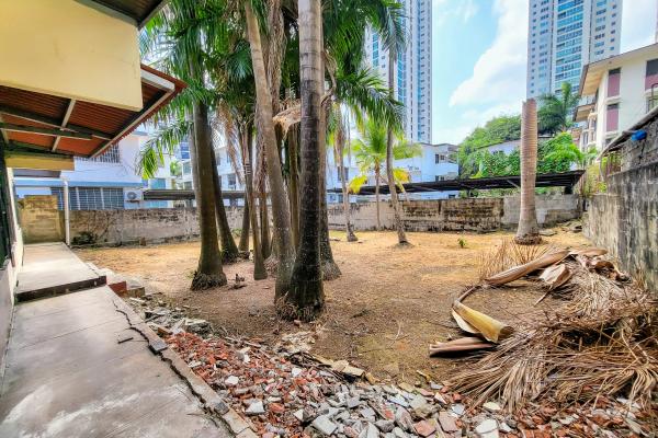 Venta de terreno con casa en coco del mar