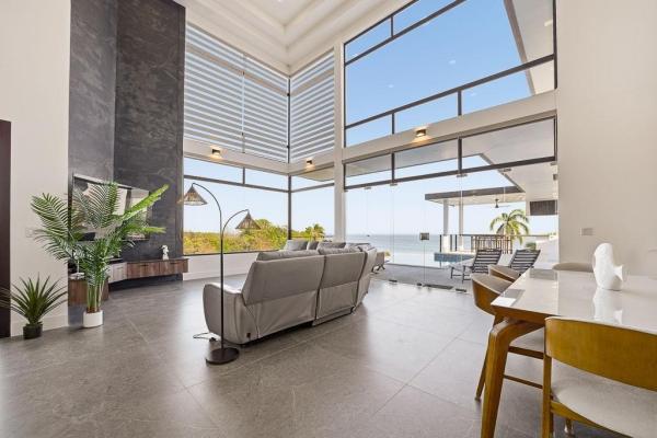 Modern ocean view home in los destiladeros