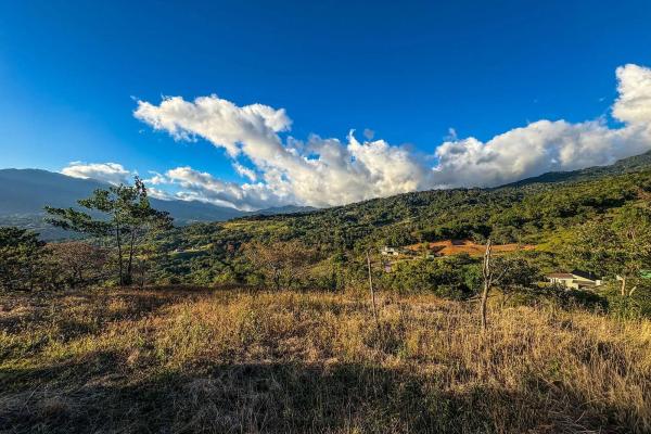 Mountain view lot for sale in jaramillo, boquete