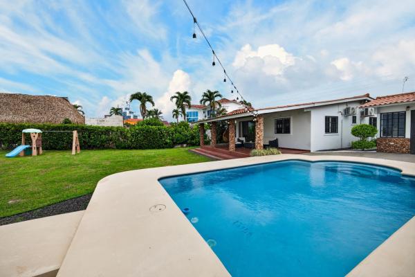 Oceanfront rental — playa malibú, gorgona
