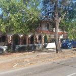 Se vende propiedad de 8 habitaciones con zonificación comercial.