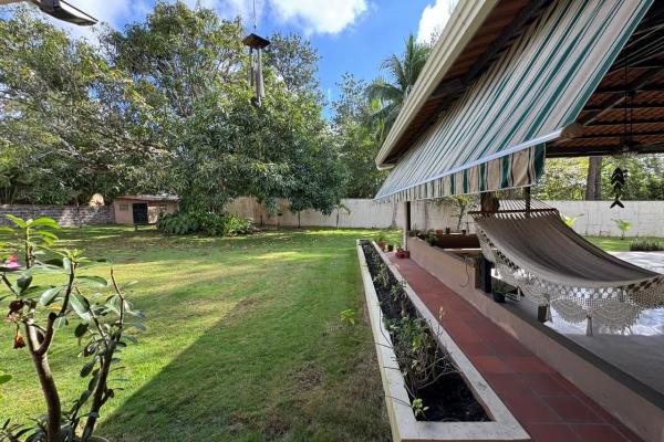 Casa con piscina en lote de 2.239 m²